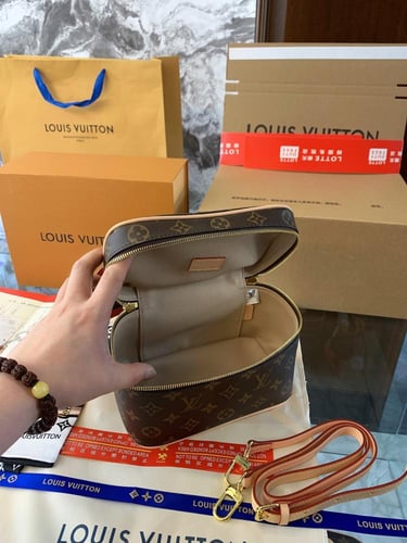 شنطة لويس فيتون Nice BB Vanity