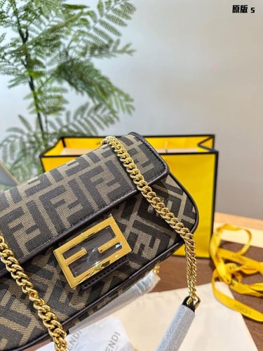 شنطة فندي باقيت Baguette