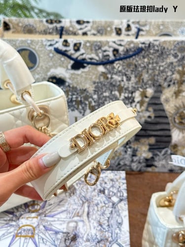 شنطة ليدي ديور Lady Dior (متوفرة بعدة احجام)