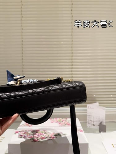 شنطة ليدي ديور 26cm Lady Dior (متوفرة بعدة الوان)