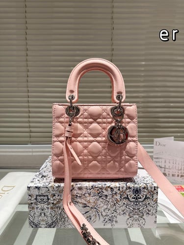 شنطة ليدي ديور لون الهاردوير فضي 20cm Lady Dior (م...