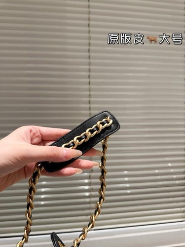 شنطة شانيل hobo خامة كافيار مقاس 30cm