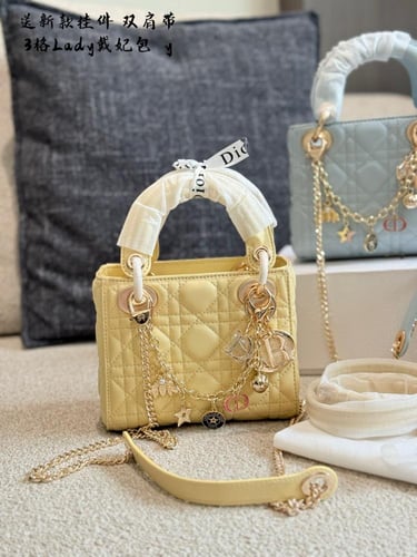 شنطة ديور Lady Dior (متوفرة بعدة الوان)