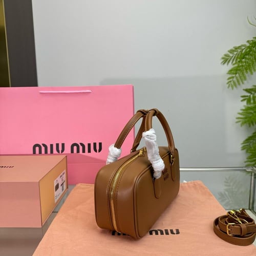 شنطة ميو ميو Arcadie مقاس 28cm ( متوفر بعدة الوان...