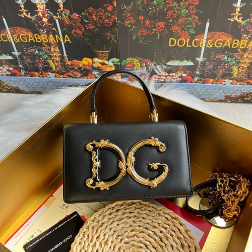 شنطة دولشي اند غابانا D&G (متوفرة بعدة الوان)