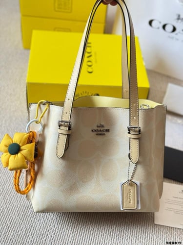 شنطة كوتش Mollie