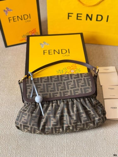 شنطة فندي (متوفرة بعدة الوان)