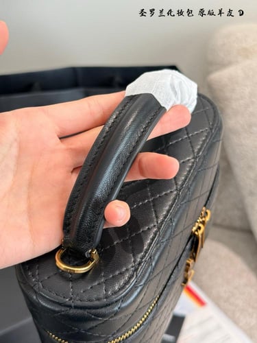 شنطة سان لوران Gaby Vanity