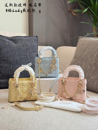 شنطة ديور Lady Dior (متوفرة بعدة الوان)