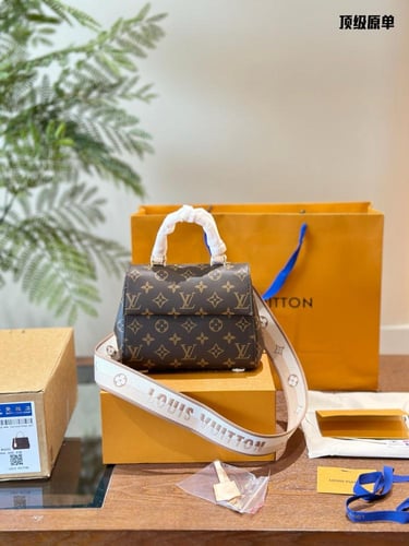 شنطة لويس فيتون Cluny Mini