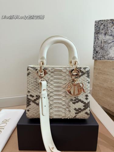 شنطة ديور ليدي ديور | Lady Dior (متوفرة بحجمين)