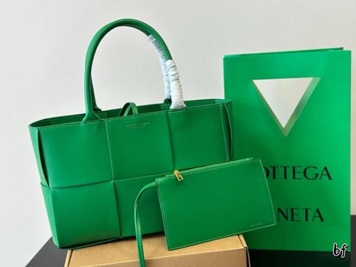 شنطة بوتيقا ( متوفرة بعدة الوان )