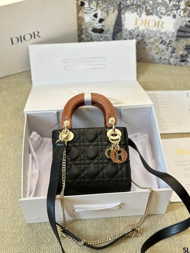 شنطة ليدي ديور Lady Dior (متوفرة بعدة احجام والوان...