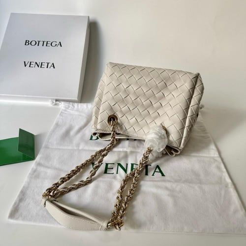 شنطة بوتيقا Parachute