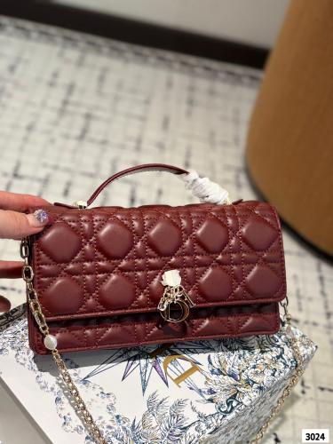 شنطة ديور (متوفرة بعد الوان)