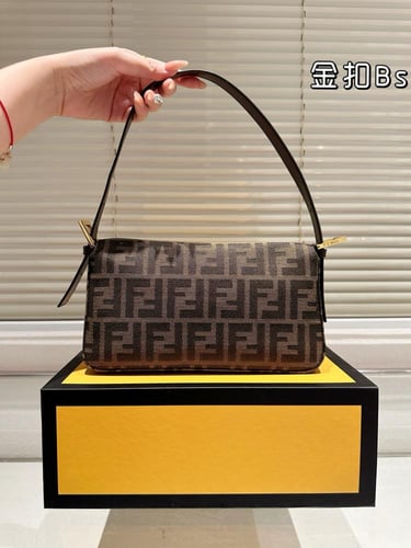 شنطة فندي باقيت Baguette (متوفرة بلونين)