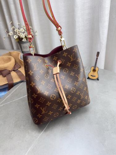 شنطة لويس فيتون 26cm نيونوي بي بي | Néonoé BB