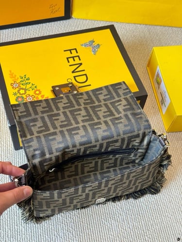 شنطة فندي (متوفر بلونين)