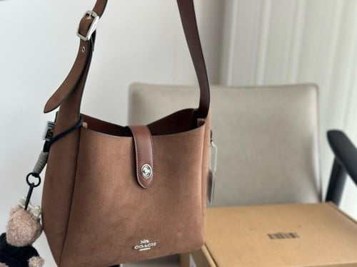 شنطة كوتش هادلي Hadley ( متوفرة بعدة الوان )