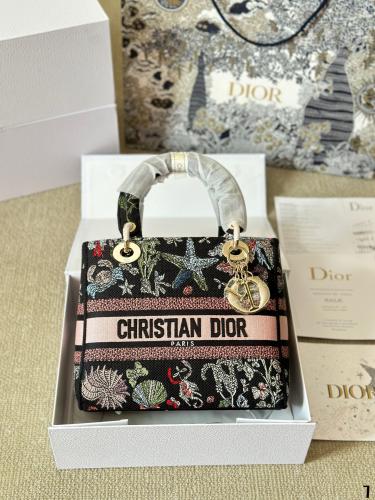 شنطة ليدي ديور Laby Dior