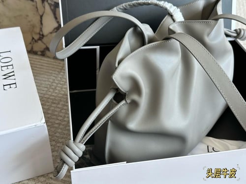 شنطة لويفي Loewe (متوفرة بعدة الوان)