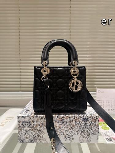 شنطة ليدي ديور لون الهاردوير شامبين 20cm Lady Dior...