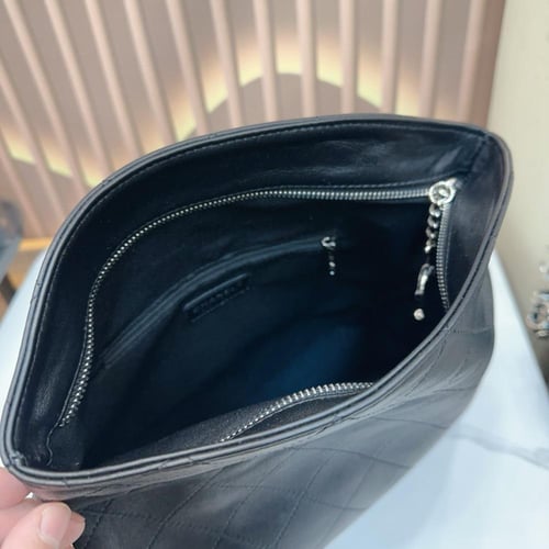 شنطة شانيل (متوفرة بحجمين)