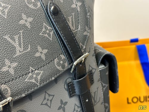 شنطة ظهر لويس فيتون Discovery ( بالوان متعددة )