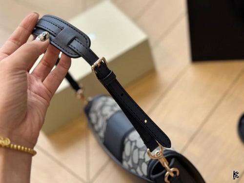 شنطة كوتش اندريا Andrea