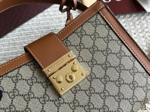 شنطة قوتشي Padlock 25cm