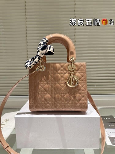 شنطة ليدي ديور 25cm Lady Dior (متوفرة بعدة الوان)
