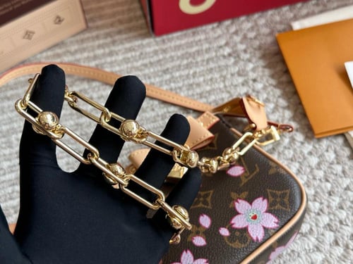 شنطة لويس فيتون