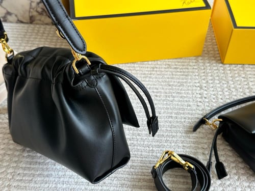 شنطة فندي (متوفرة بحجمين)