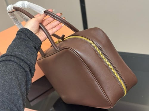 شنطة ميو ميو Beau كانفا 34cm