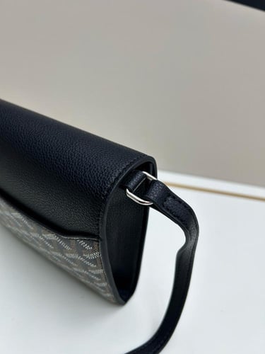 شنطة قويارد Chypre