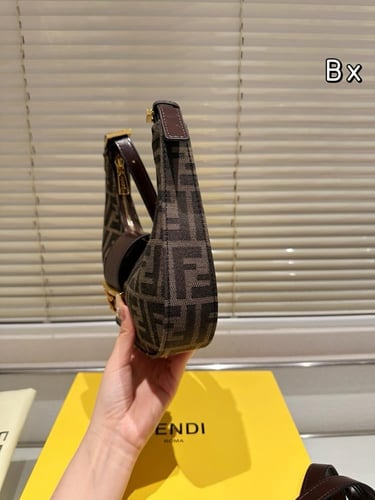 شنطة فندي ( متوفرة بعدة الوان )