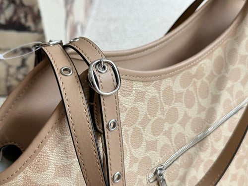 شنطة كوتش (متوفرة بعدة الوان)