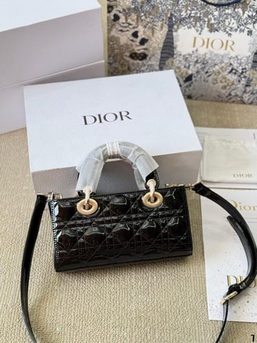 شنطة ليدي ديور 22cm Lady Dior (متوفرة بعدة الوان)