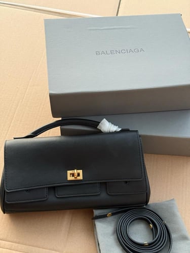 شنطة بالنسياغا Balenciaga Belair (متوفرة بعدة الوا...