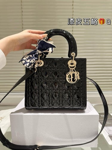 شنطة ليدي ديور 25cm Lady Dior (متوفرة بعدة الوان)