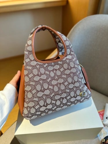 شنطة كوتش لانا Lana