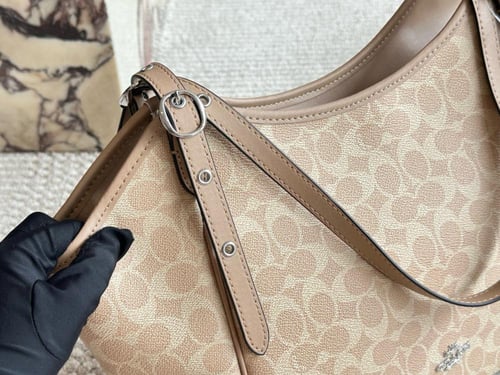 شنطة كوتش (متوفرة بعدة الوان)