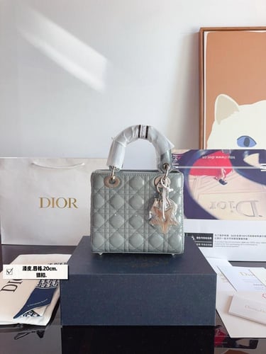 شنطة ديور Lady Dior ليدي ديور مقاس 20cm (متوفرة بع...