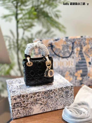 شنطة ديور ميني 13cm Lady Dior mini (متوفرة بعدة ال...