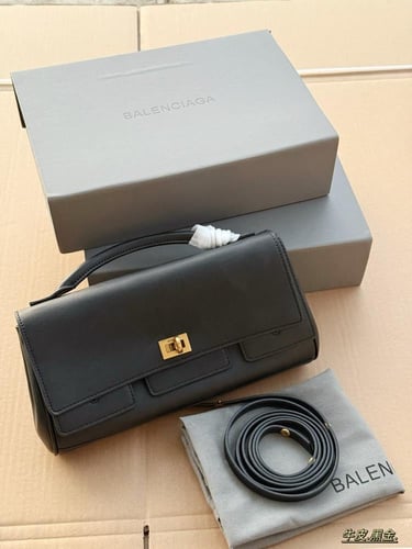 شنطة بالنسياغا Balenciaga Belair (متوفرة بعدة الوا...
