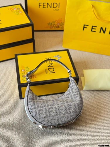 شنطة فندي كريستال ميني