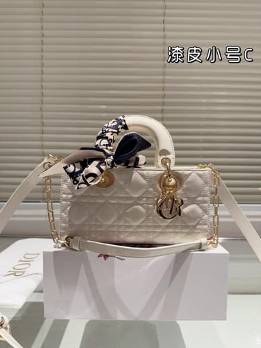 شنطة ليدي ديور 22cm Lady Dior (متوفرة بعدة الوان)