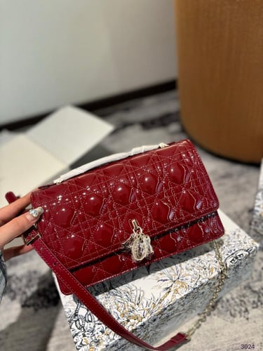 شنطة ديور خامة لماع (متوفرة بعدة الوان)