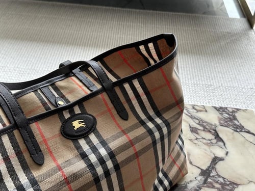 شنطة بربري Burberry tote