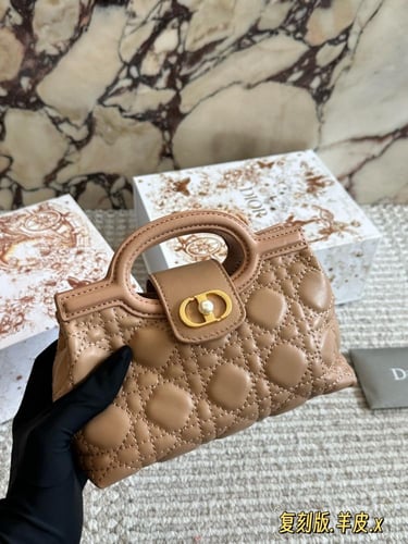 شنطة ديور جولي Dior Jolie (متوفرة بعدة الوان)